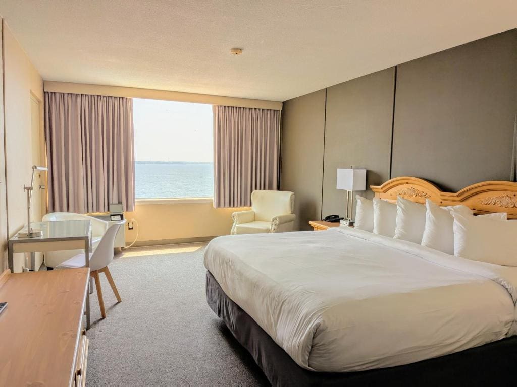 King Room with Lake View room - Image 1