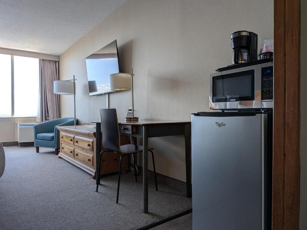Queen Room with Two Queen Beds and City View room - Image 1