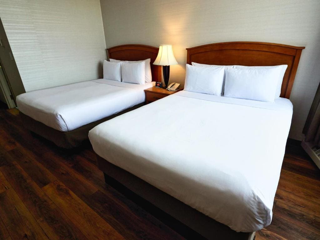 Queen Room with Two Queen Beds room - Image 2