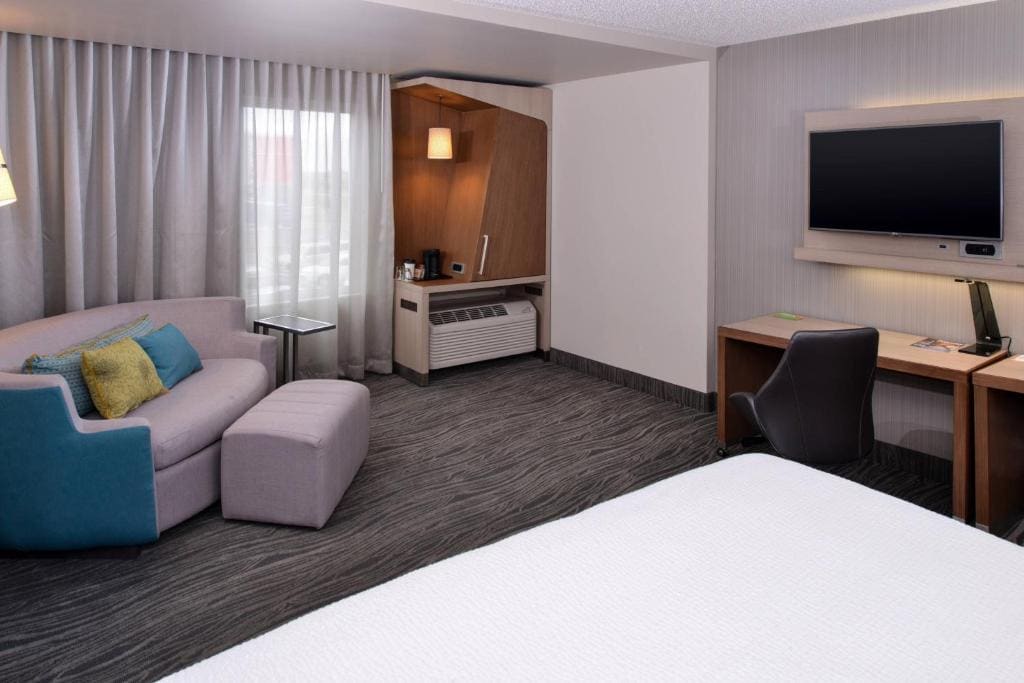 Executive King Room with Sofa Bed room - Image 1