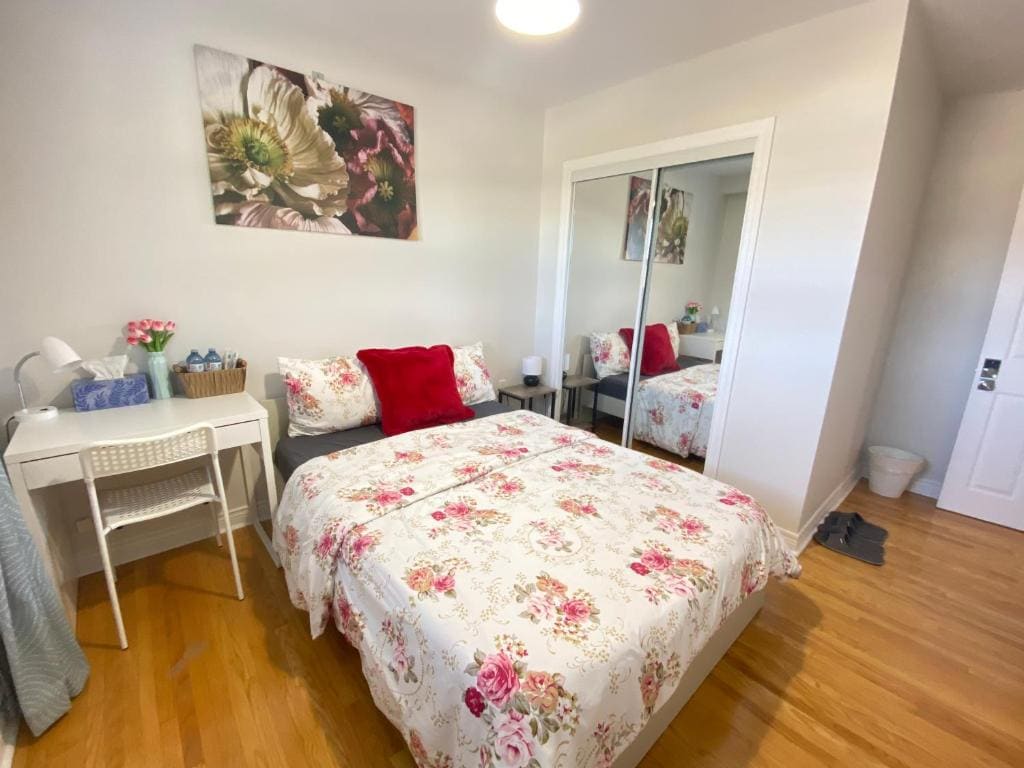 Double Room with Shared Bathroom room - Image 3