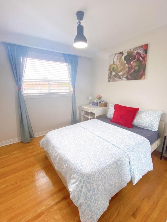 Double Room with Shared Bathroom room - Image 2