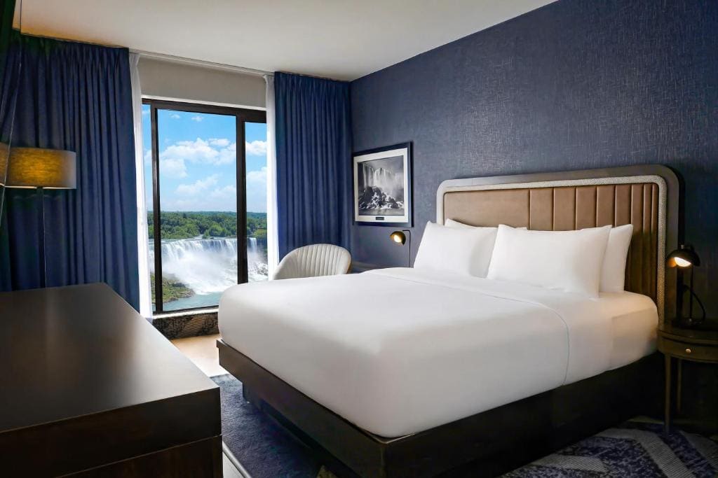 Kind Room with Falls View - Floor to Ceiling Windows room - Image 1