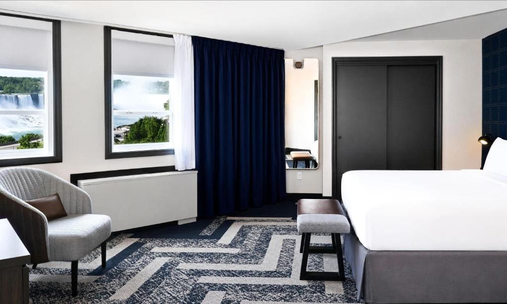 King Room with Spa Bath and Falls View room - Image 1