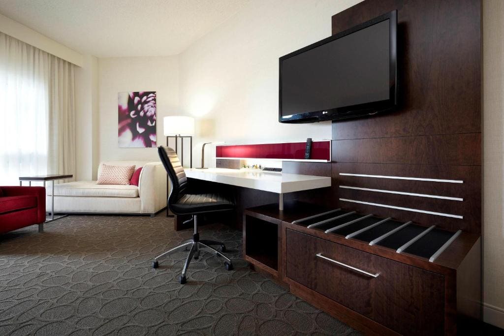 Queen Room with 2 Queen Beds - Club Level room - Image 3
