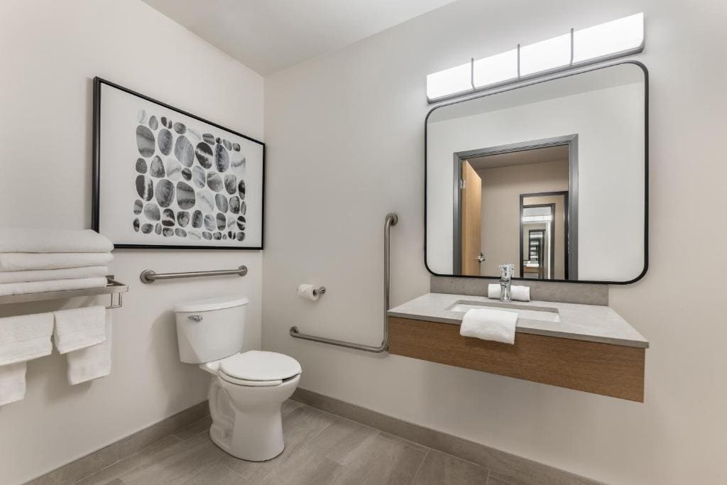 Queen Room - Disability Access/Non-Smoking room - Image 3