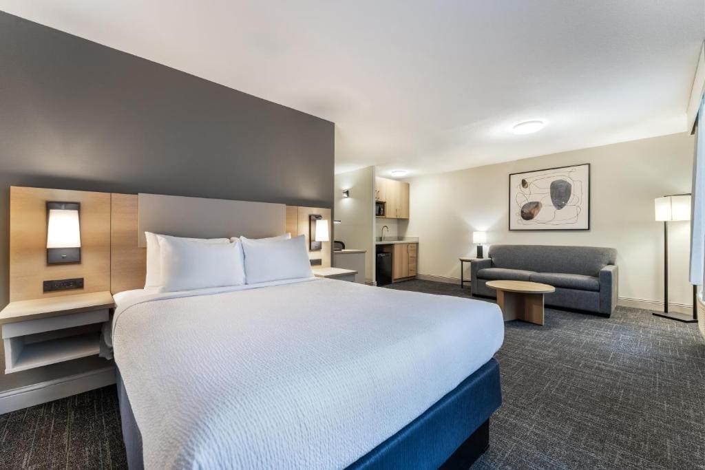 Efficiency King Suite room - Image 1