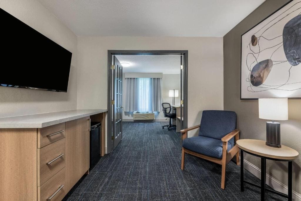 Family Queen Suite - Non-Smoking room - Image 1