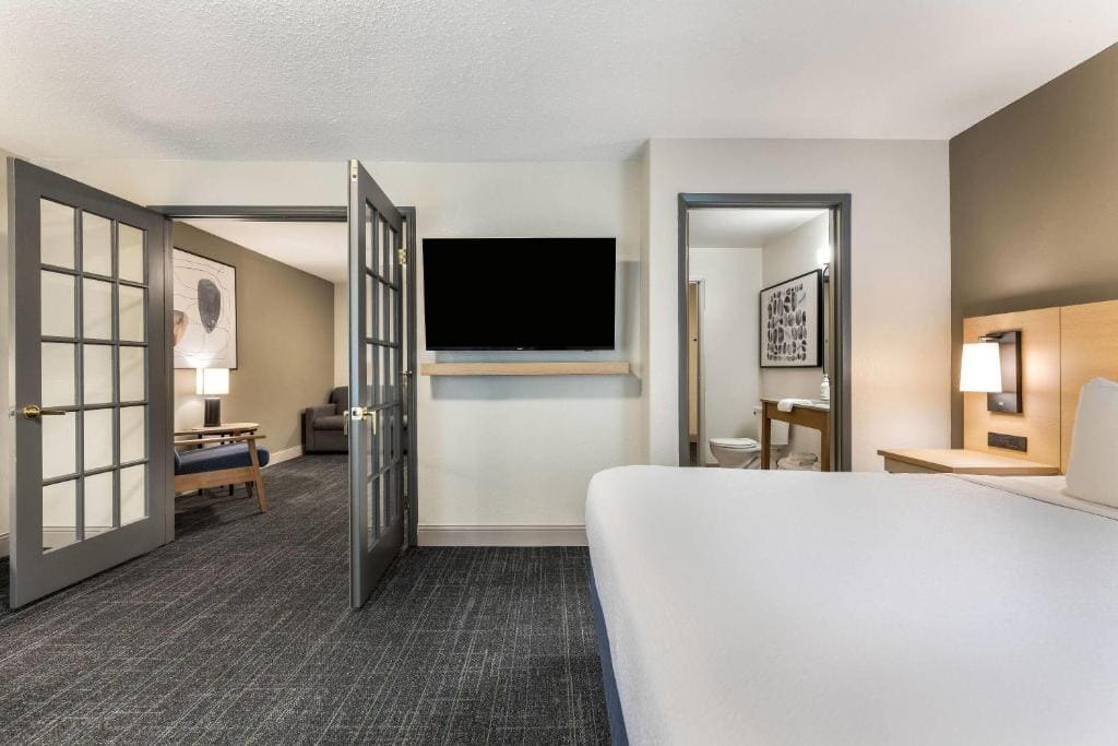 Family Queen Suite - Non-Smoking room - Image 2
