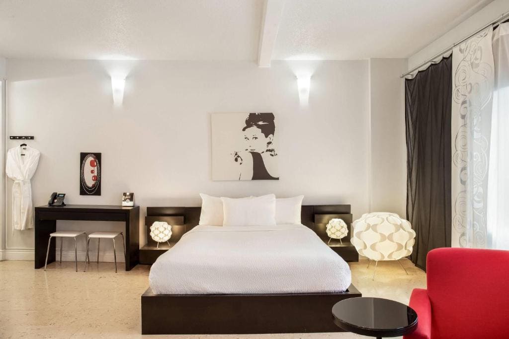 Superior Queen Suite - Non-Smoking room - Image 2