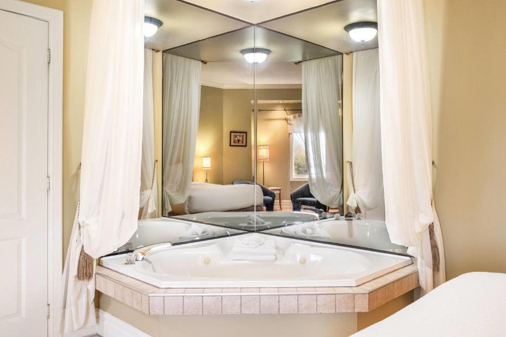 Presidential Queen Suite - Non-Smoking room - Image 1