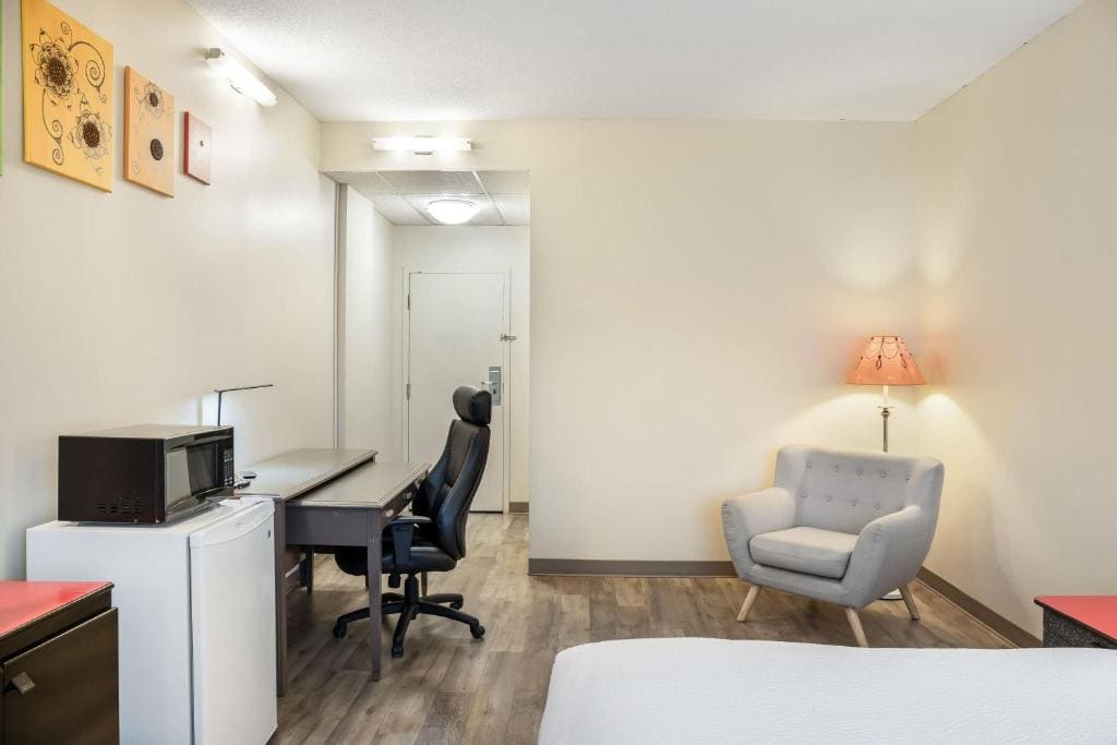 Executive Queen Room - Non-Smoking room - Image 2