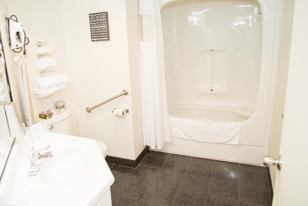 Double Room - Disability Access/Non-Smoking room - Image 3