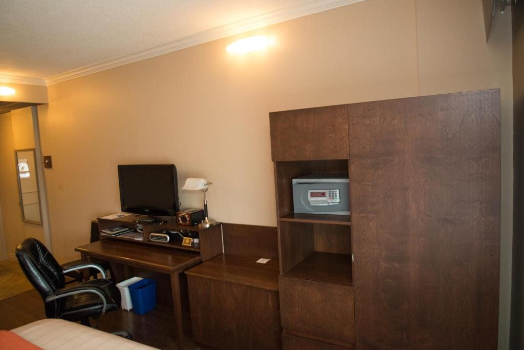 King Room - Non-Smoking room - Image 2
