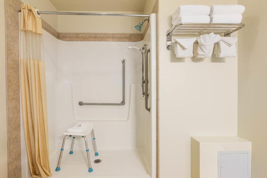 King Room - Disability Access - Non-Smoking room - Image 2
