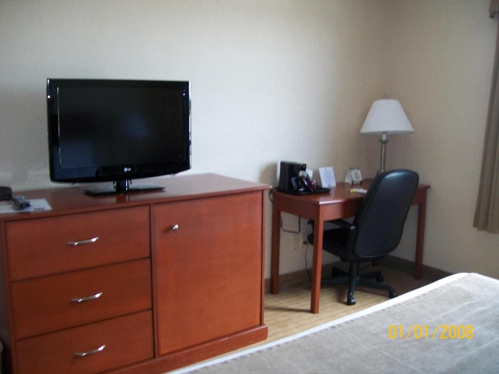 One-Bedroom Board Room Suite - Non-Smoking room - Image 3