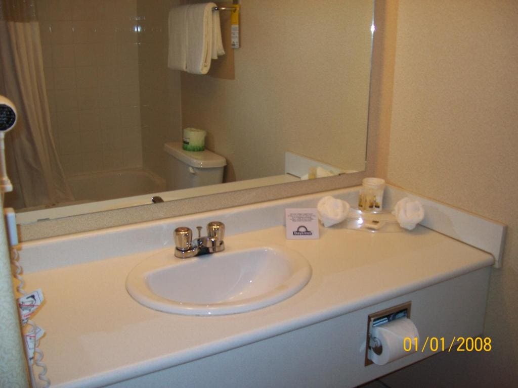 One-Bedroom Board Room Suite - Non-Smoking room - Image 2