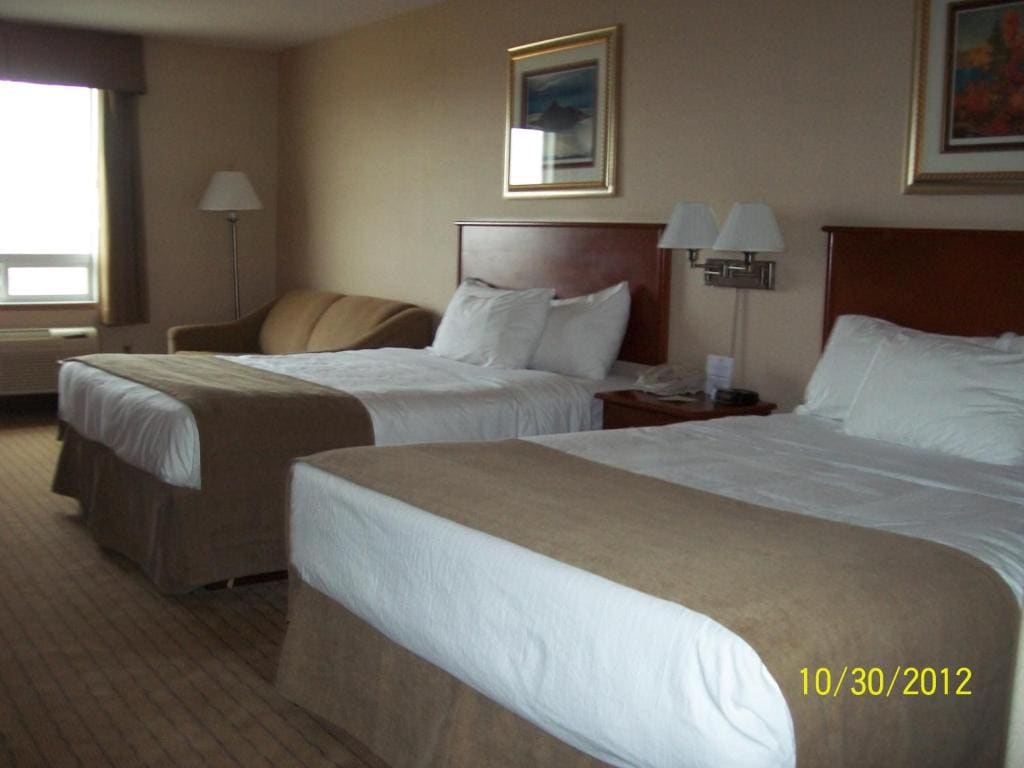 One-Bedroom King Family Suite - Non-Smoking room - Image 2