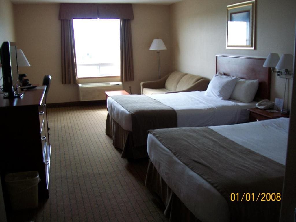 One-Bedroom Queen Family Suite - Non-Smoking room - Image 3