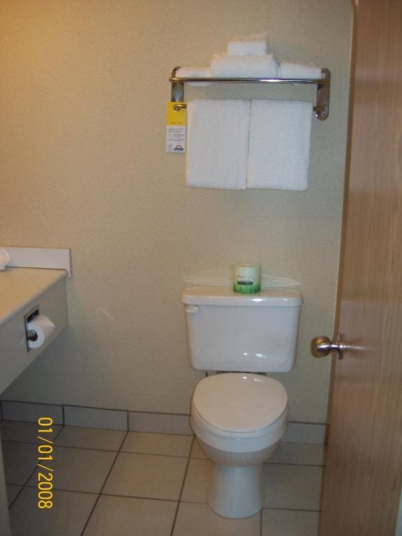 One-Bedroom Queen Family Suite - Non-Smoking room - Image 1