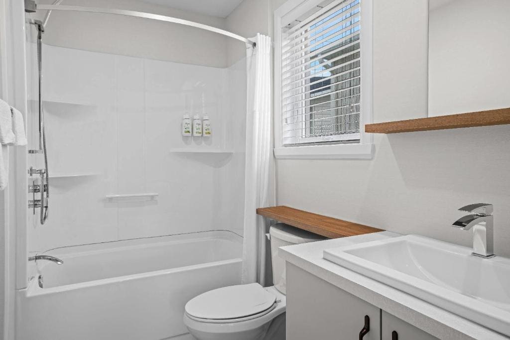 Cottage with One Queen Bed, Sofa Bed and Kitchen - Non-Smoking room - Image 3