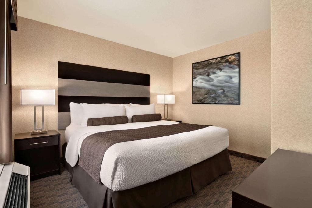 Suite with Spa Bath room - Image 1