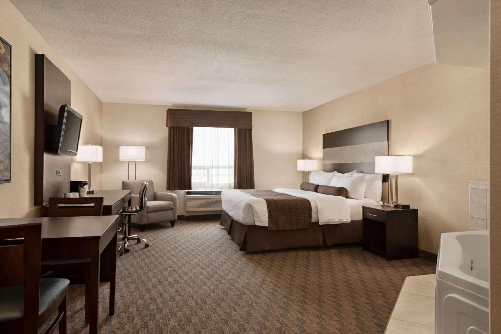 Premier King Room - Non-Smoking room - Image 1
