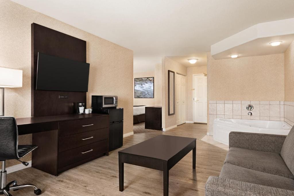 Suite with Spa Bath room - Image 2