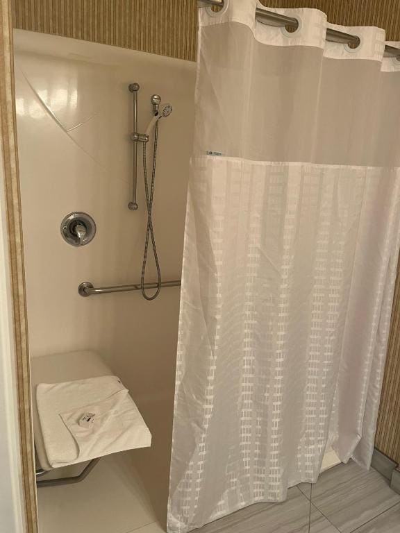 Queen Room - Disability Access/Non-Smoking room - Image 1