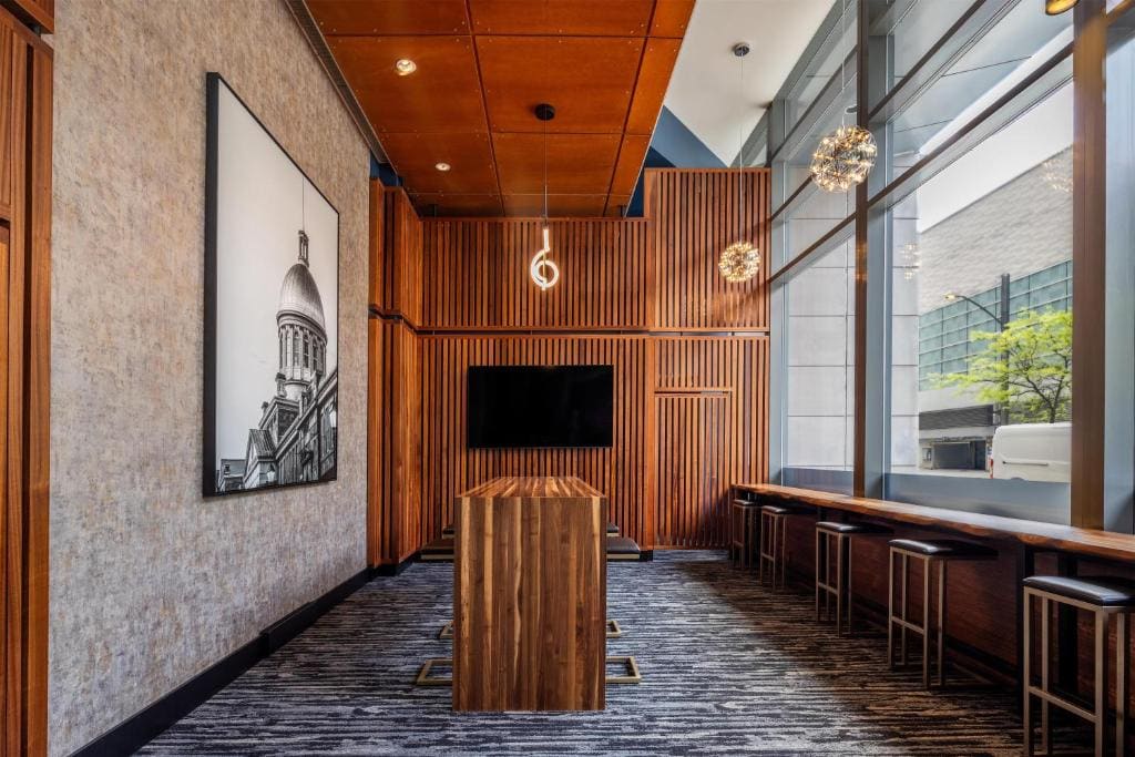 King Suite - Non-Smoking room - Image 2