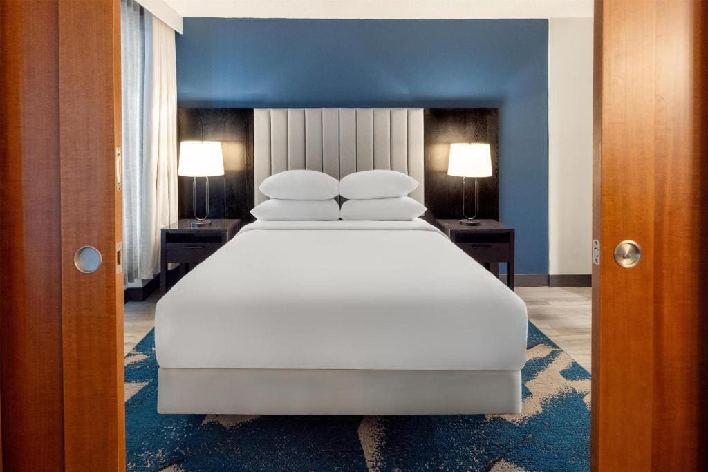 Queen Suite - Disability Access/Non-Smoking room - Image 1