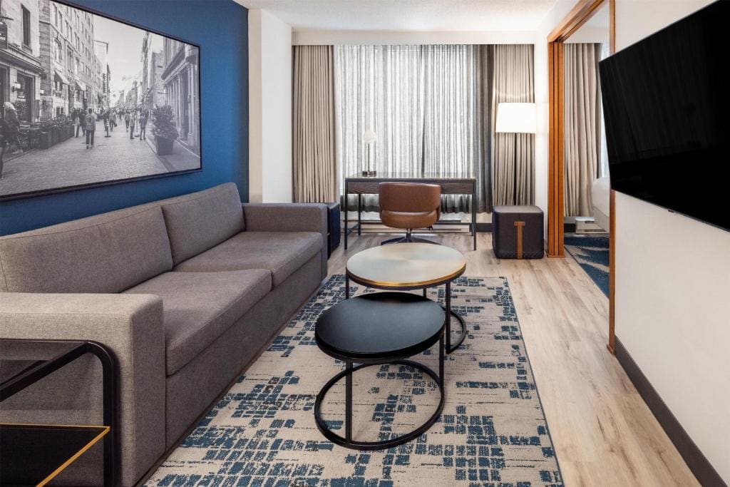 Two-Bedroom Suite with Two Double Beds - Mobility Access room - Image 3