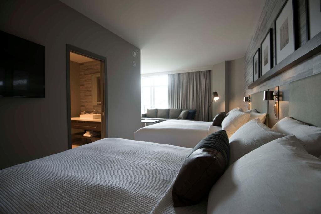 Queen Studio with Two Queen Beds - Mountain View room - Image 2