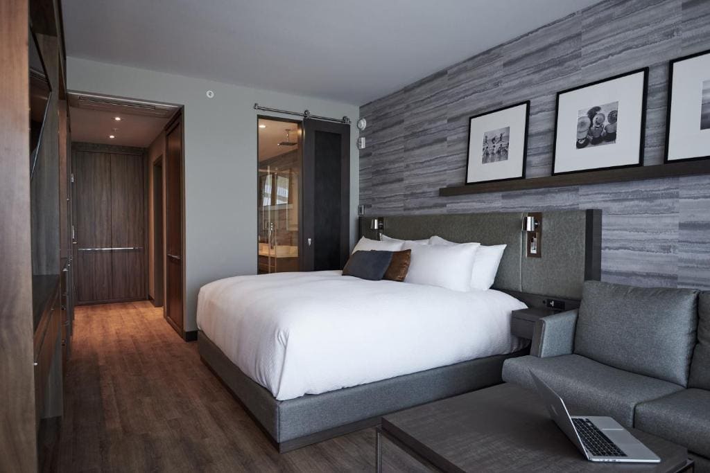 King Room with Mountain View room - Image 2