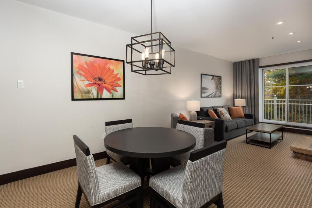 One-Bedroom Apartment room - Image 1