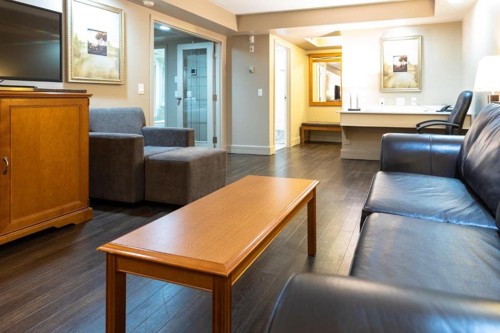Deluxe One-Bedroom King Suite - Non-Smoking room - Image 3