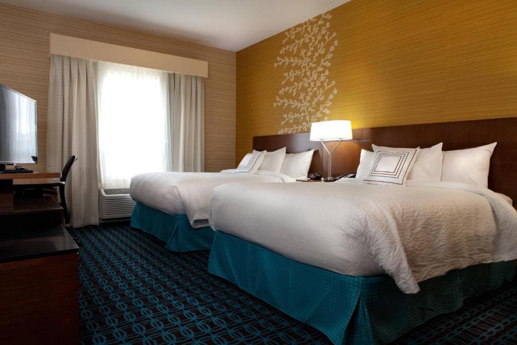 Queen Room with Two Queen Beds room - Image 3