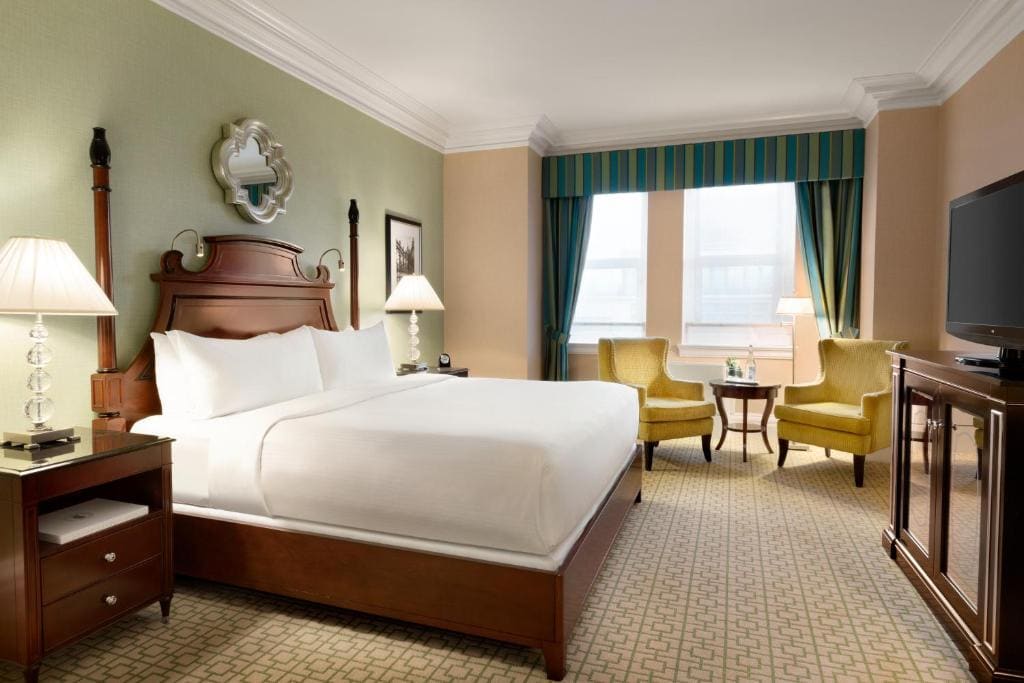 Fairmont King Room room - Image 3