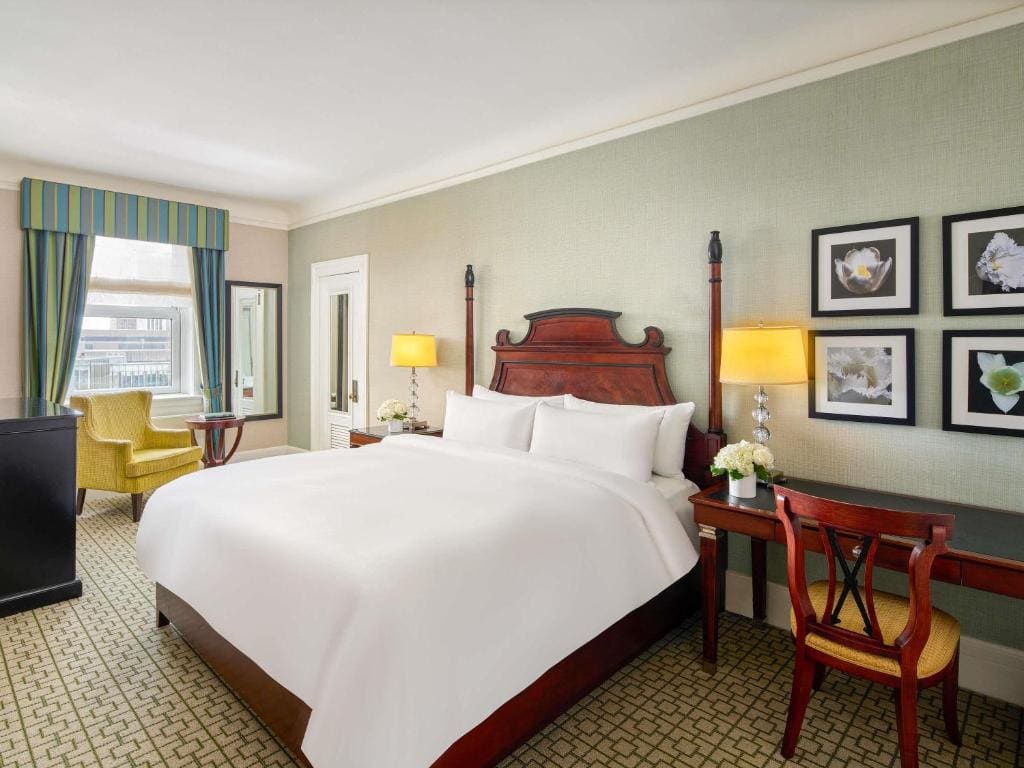 Fairmont King Room room - Image 1