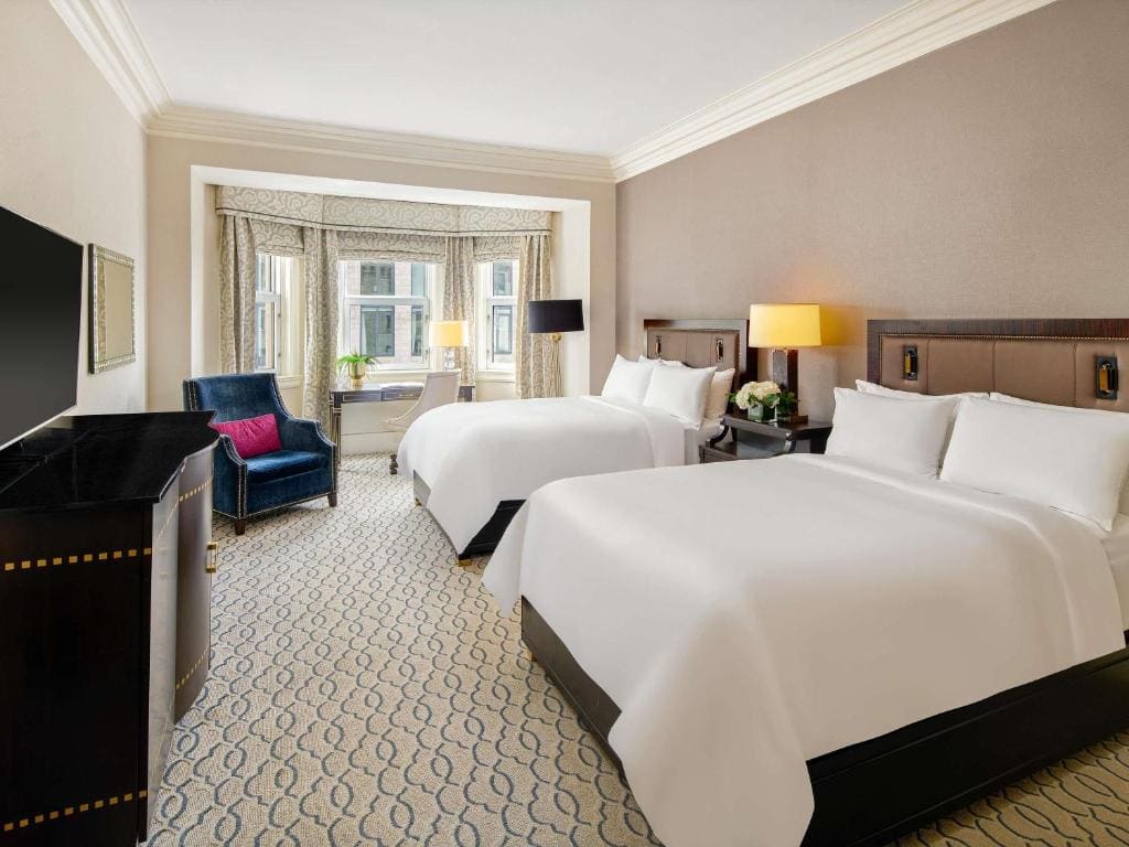 Fairmont Gold with Two Double Beds and Exclusive Lounge Access room - Image 3