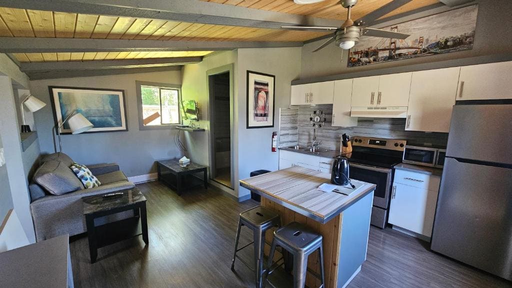 Executive Suite room - Image 1