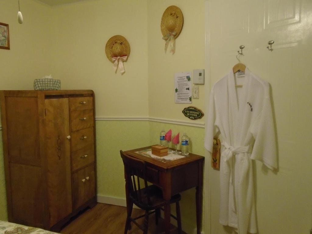 Economy Double Room room - Image 3