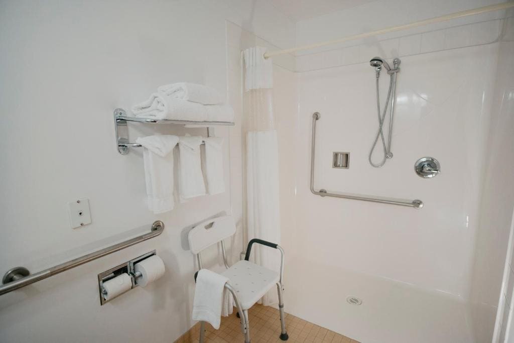 King Room - Mobility Access/Non-Smoking room - Image 2