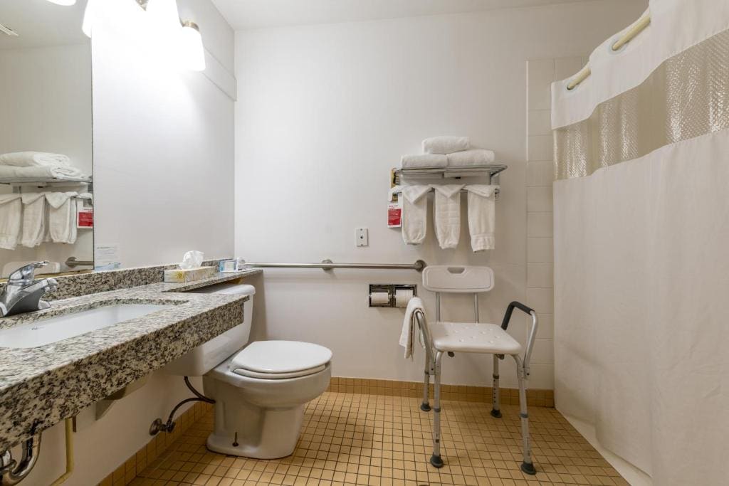 King Room - Mobility Access/Non-Smoking room - Image 3