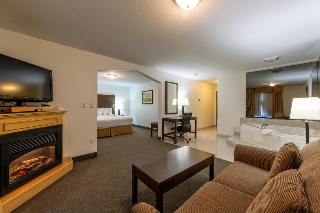 King Studio Suite - Non-Smoking room - Image 2