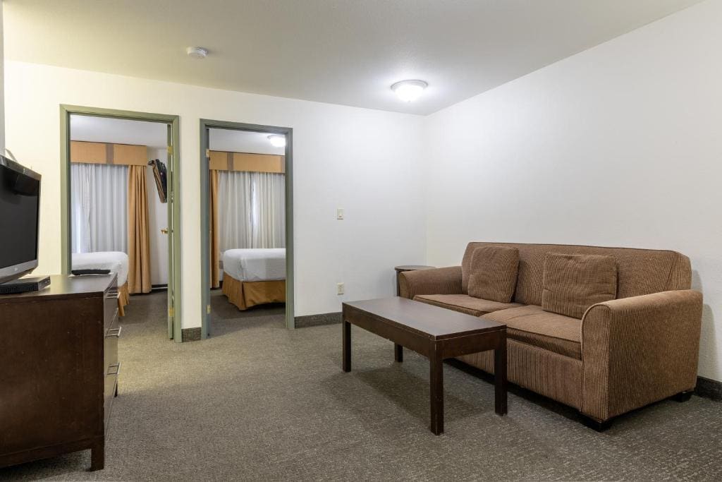 Two-Bedroom Suite with Two Queen Beds - Non-Smoking room - Image 2