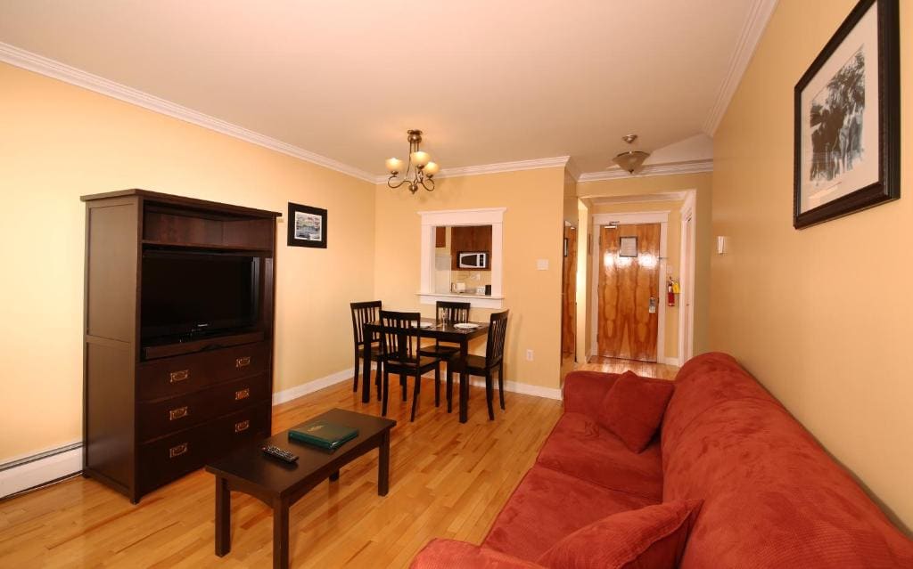One-Bedroom Suite room - Image 2