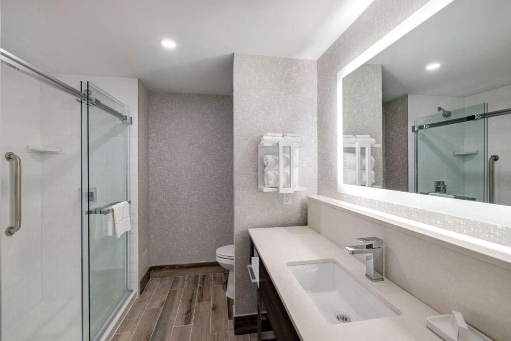 Queen Studio Suite with Two Queen Beds - Non-Smoking room - Image 2