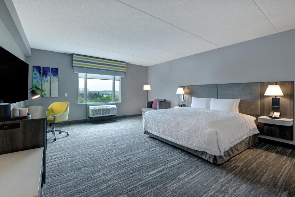 King Studio - Mobility and Hearing Access/Non-Smoking room - Image 1