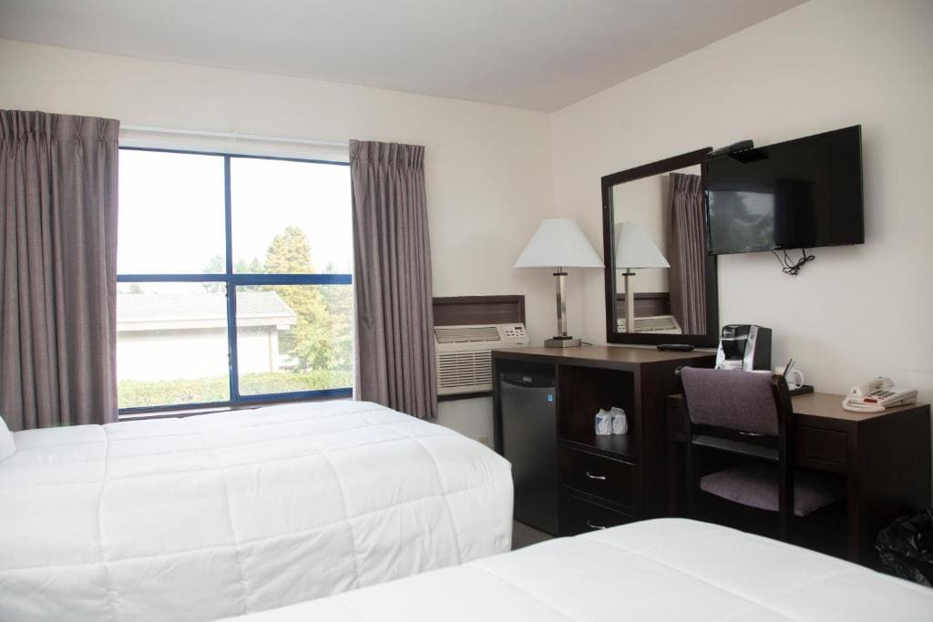 Standard Double Room with Two Double Beds room - Image 2